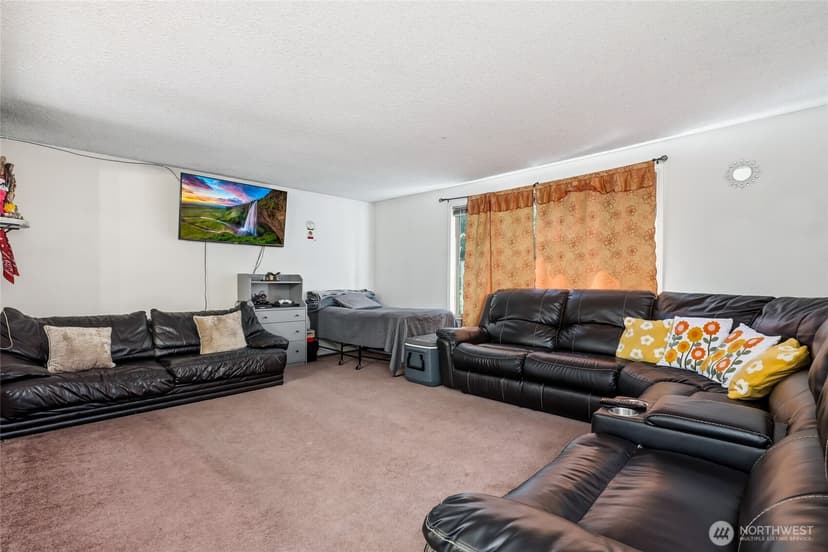 Property photo for 14333 32nd Avenue NE, Seattle photo 23