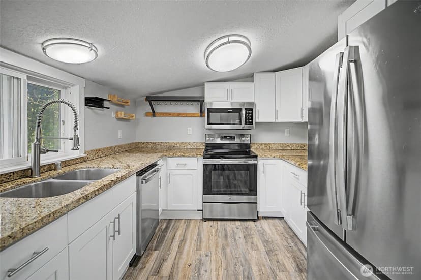 Property photo for 1251 S 230th Street, Des Moines photo 10