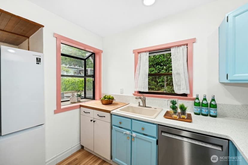Property photo for 7141 47th Avenue SW, Seattle photo 8