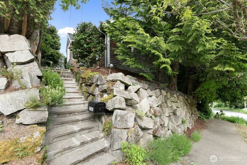 Property photo for 7141 47th Avenue SW, Seattle photo 23