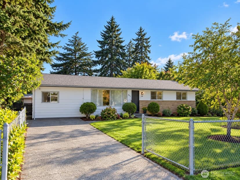 Property photo for 851 SW 116th Street, Seattle photo 2