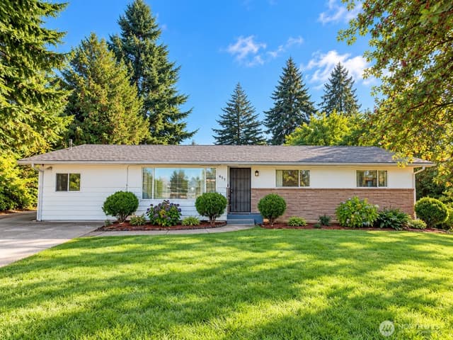 Property photo for 851 SW 116th Street, Seattle