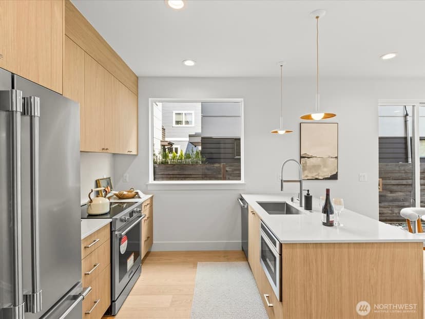 Property photo for 4326 Woodlawn Avenue N #A, Seattle photo 10