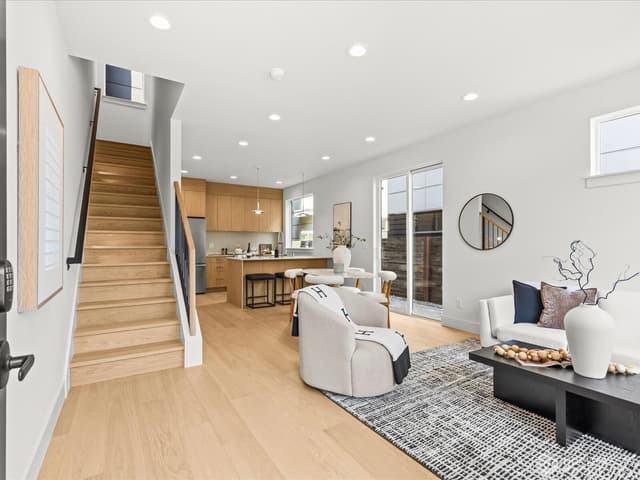Property photo for 4326 Woodlawn Avenue N #A, Seattle photo 3