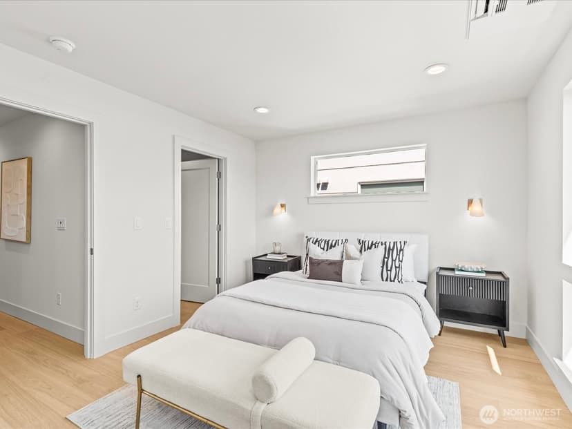 Property photo for 4326 Woodlawn Avenue N #A, Seattle photo 18