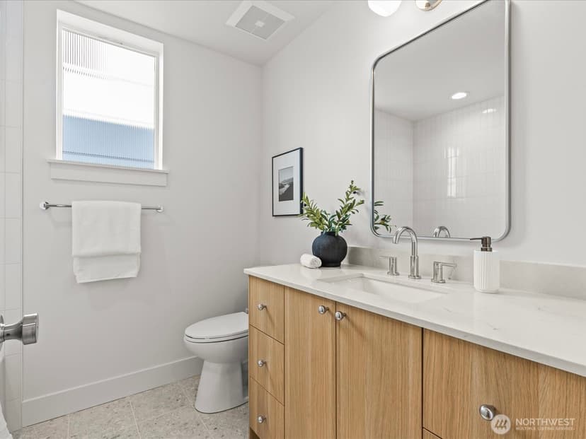 Property photo for 4326 Woodlawn Avenue N #A, Seattle photo 16