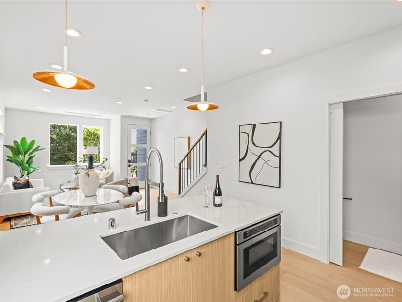 Property photo for 4326 Woodlawn Avenue N #A, Seattle photo 12