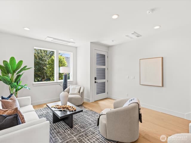 Property photo for 4326 Woodlawn Avenue N #A, Seattle photo 5