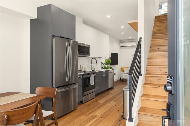 Property photo for 4515 Sunnyside Avenue N #B, Seattle photo 3