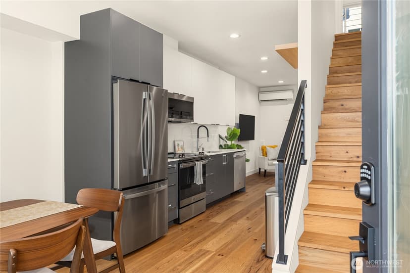Property photo for 4515 Sunnyside Avenue N #B, Seattle photo 3