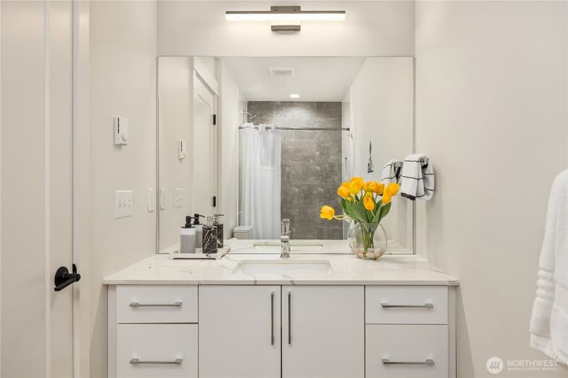 Property photo for 4515 Sunnyside Avenue N #B, Seattle photo 11