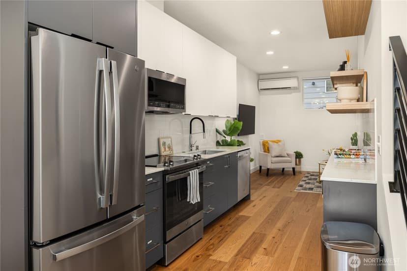Property photo for 4515 Sunnyside Avenue N #B, Seattle photo 5