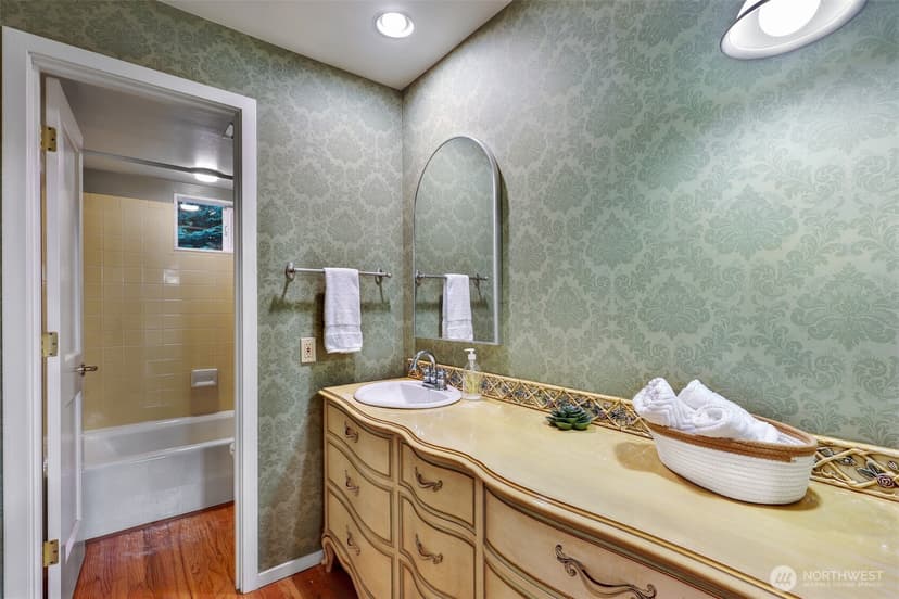 Property photo for 6720 W Mercer Way, Mercer Island photo 21