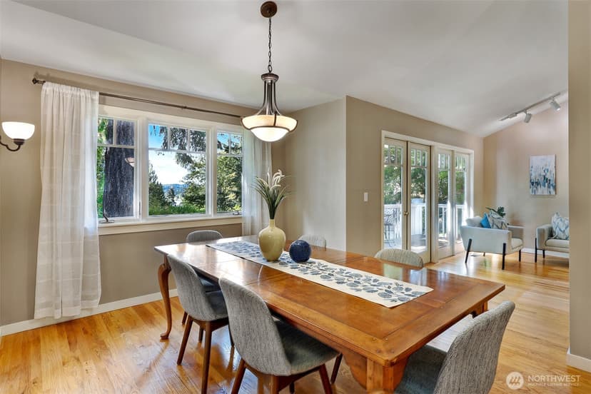 Property photo for 6720 W Mercer Way, Mercer Island photo 8