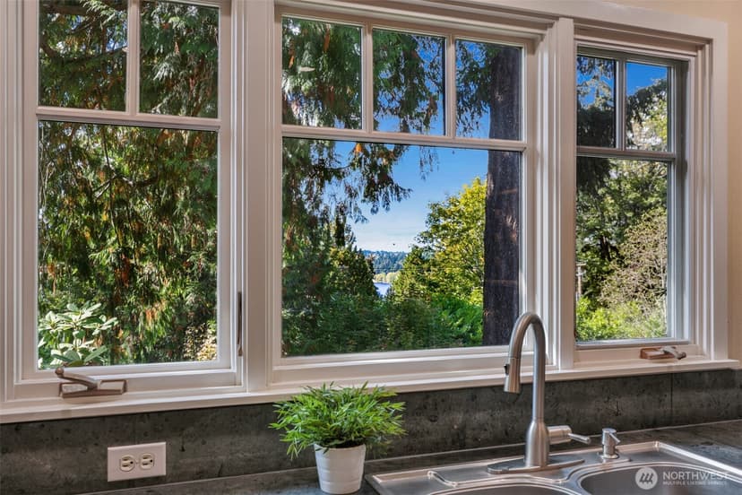 Property photo for 6720 W Mercer Way, Mercer Island photo 11