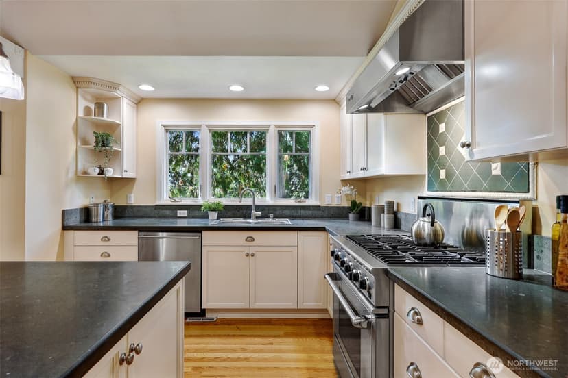 Property photo for 6720 W Mercer Way, Mercer Island photo 10