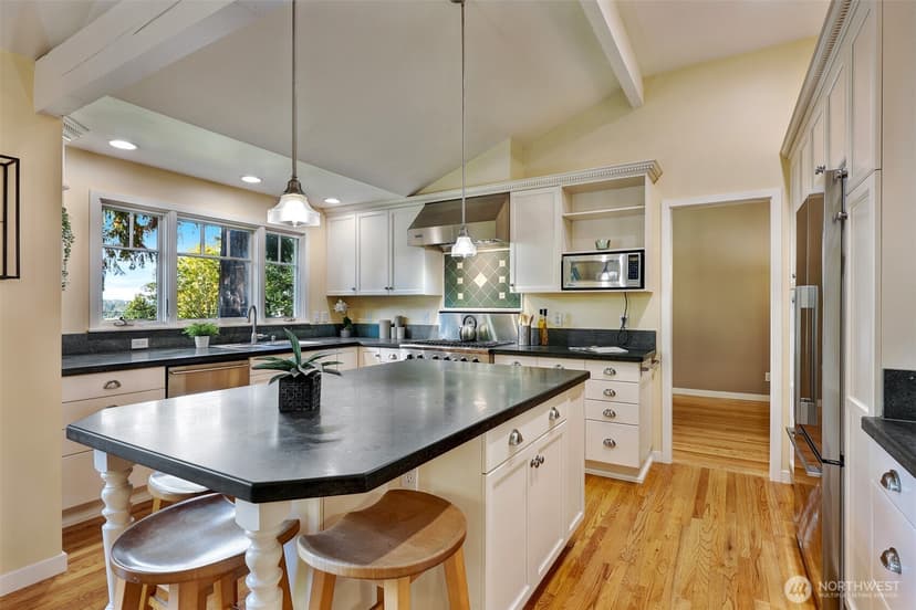 Property photo for 6720 W Mercer Way, Mercer Island photo 9