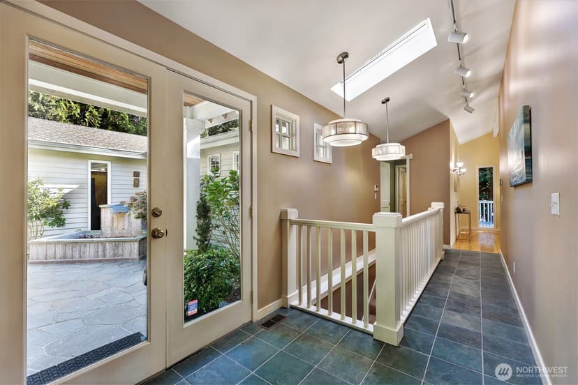 Property photo for 6720 W Mercer Way, Mercer Island photo 3