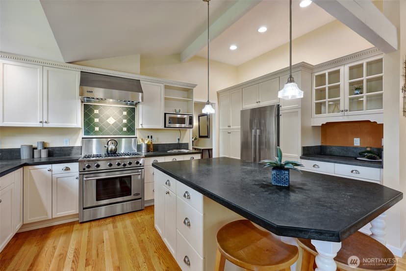 Property photo for 6720 W Mercer Way, Mercer Island photo 12