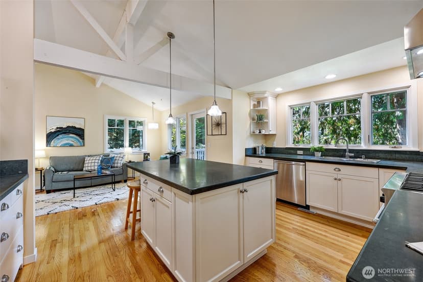 Property photo for 6720 W Mercer Way, Mercer Island photo 13