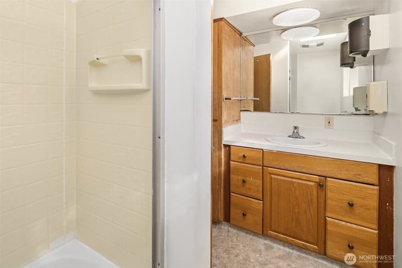 Property photo for 304 N Greenwood Drive, Shoreline photo 8