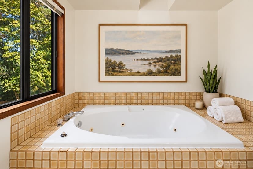 Property photo for 304 N Greenwood Drive, Shoreline photo 12