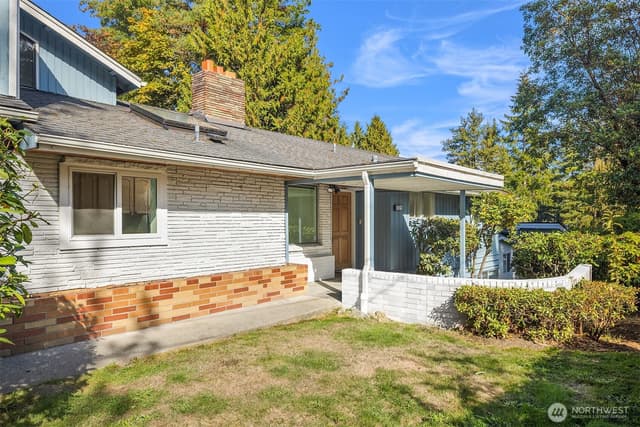 Property photo for 304 N Greenwood Drive, Shoreline photo 2
