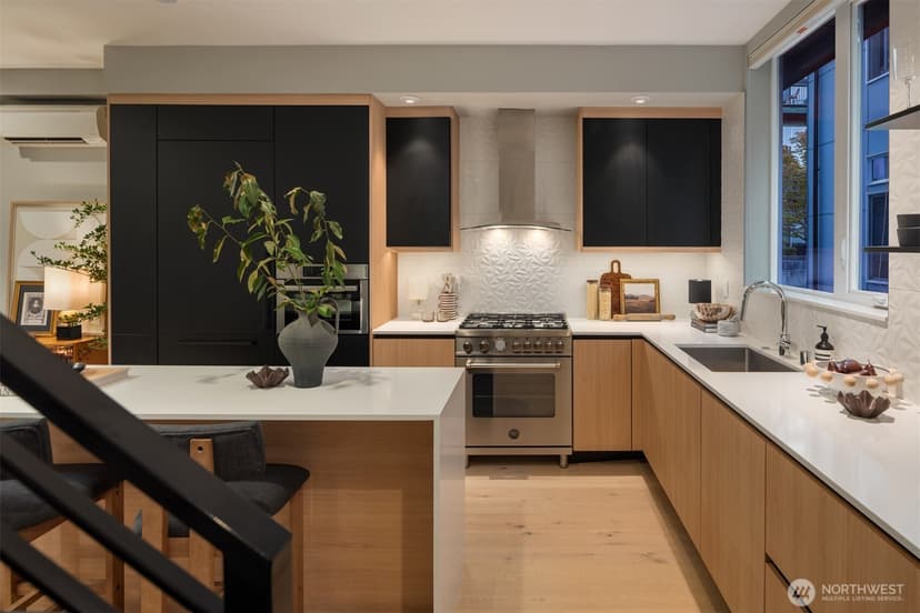 Property photo for 1717 20th Avenue, Seattle photo 10