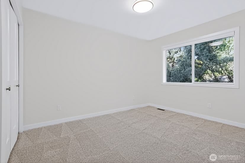 Property photo for 10418 114th Place NE, Kirkland photo 15