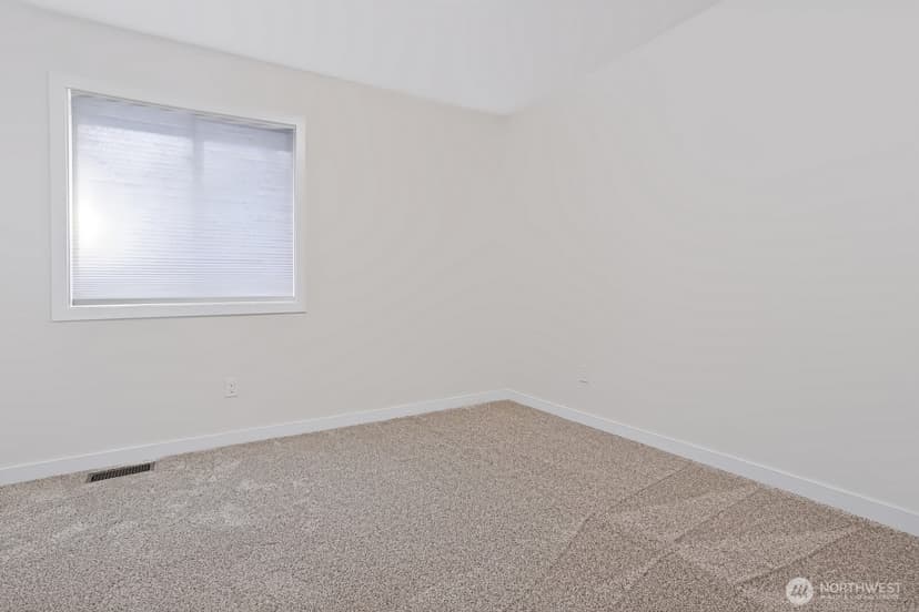 Property photo for 10418 114th Place NE, Kirkland photo 16