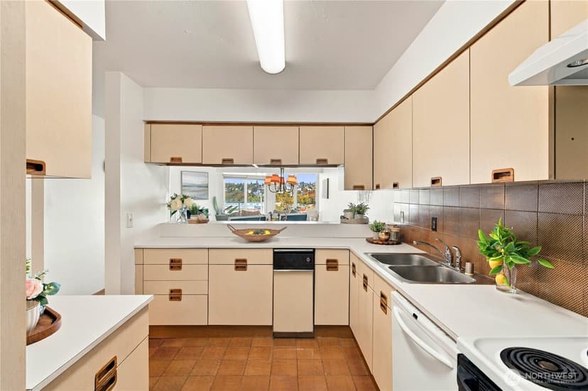 Property photo for 2030 13th Avenue W #101, Seattle photo 13