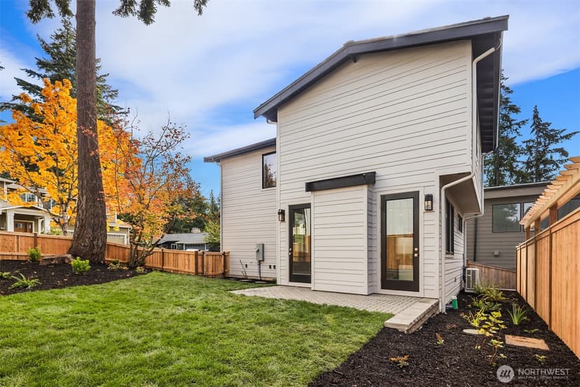 Property photo for 10927 103rd Avenue NE, Kirkland photo 21