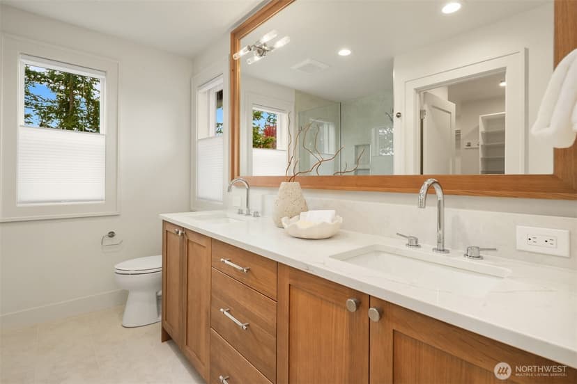 Property photo for 10927 103rd Avenue NE, Kirkland photo 14