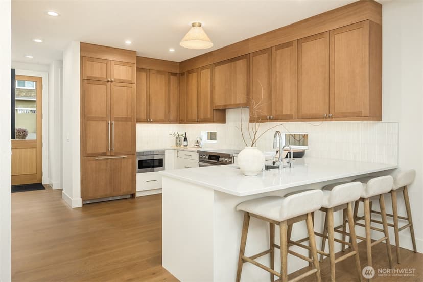 Property photo for 10927 103rd Avenue NE, Kirkland photo 6
