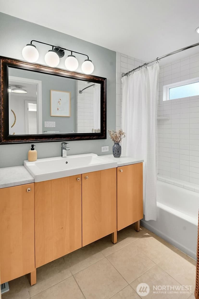 Property photo for 9013 25th Avenue NE, Seattle photo 17