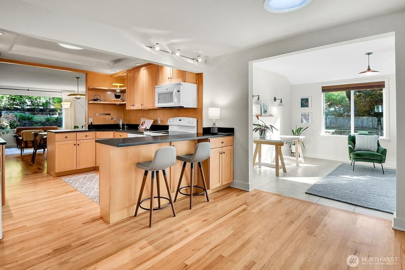 Property photo for 9013 25th Avenue NE, Seattle photo 13