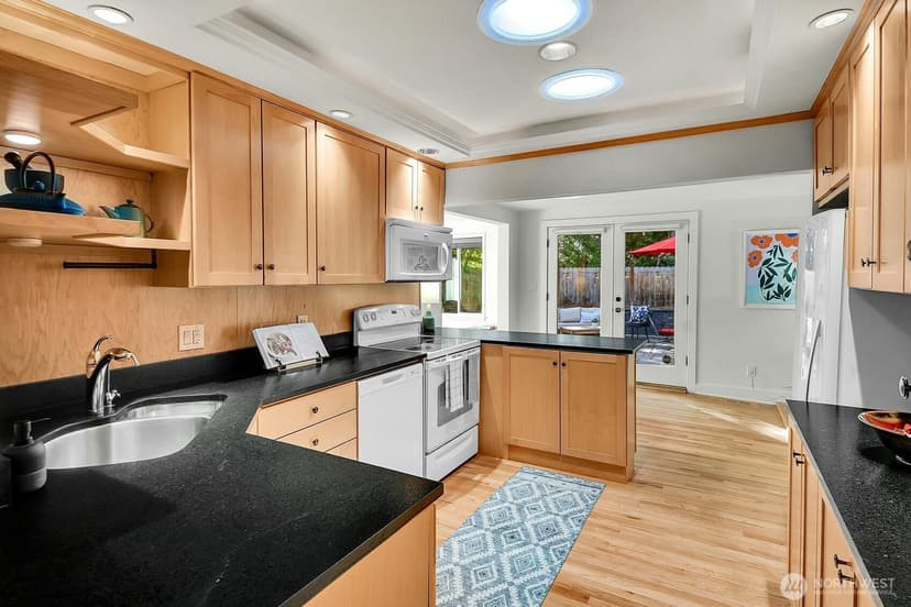 Property photo for 9013 25th Avenue NE, Seattle photo 8
