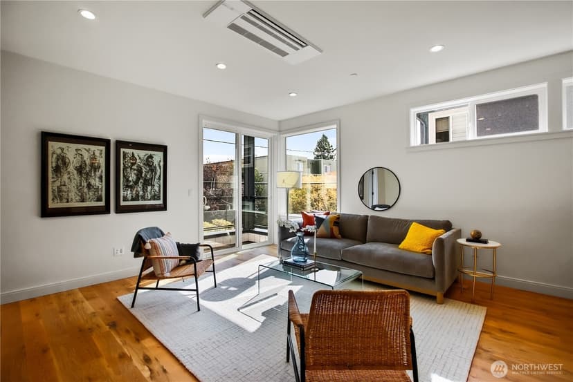 Property photo for 4469 Linden Avenue N, Seattle photo 4