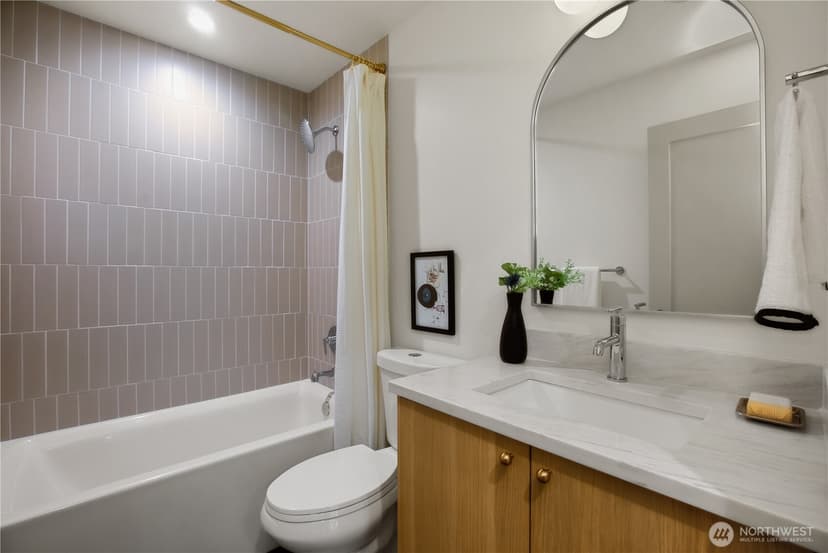 Property photo for 4469 Linden Avenue N, Seattle photo 20