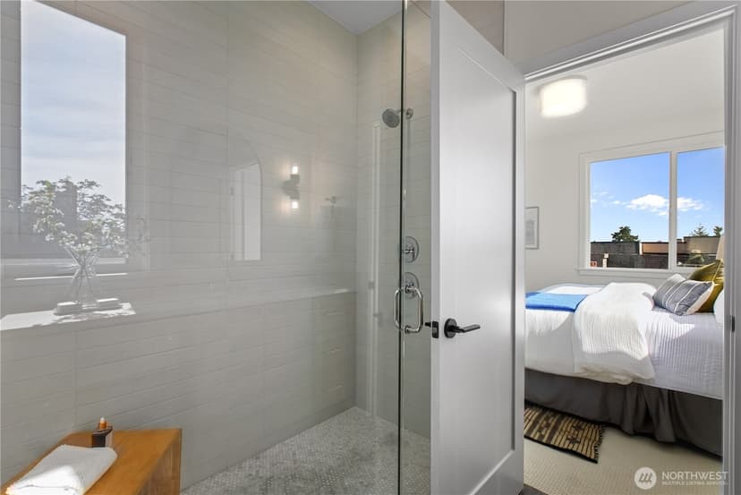 Property photo for 4469 Linden Avenue N, Seattle photo 15