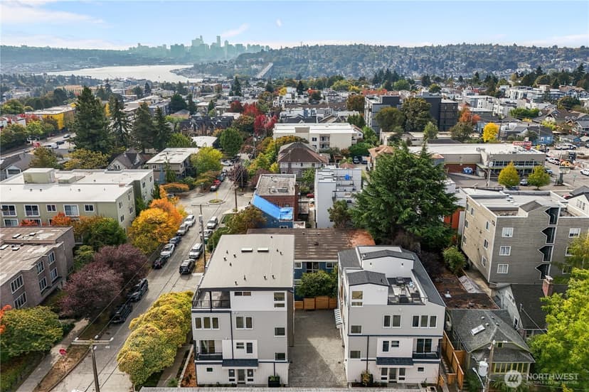 Property photo for 4469 Linden Avenue N, Seattle photo 32