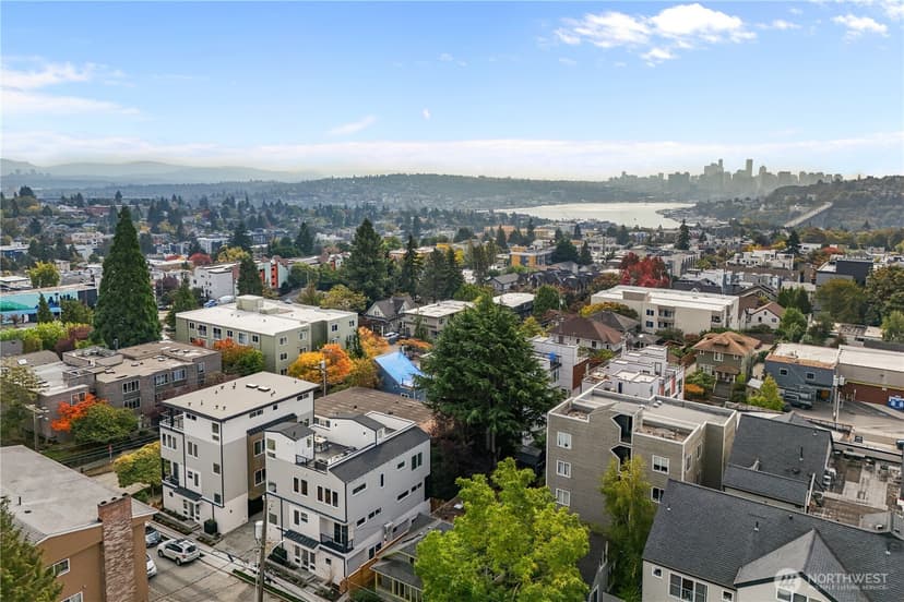 Property photo for 4469 Linden Avenue N, Seattle photo 33