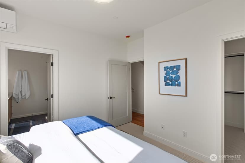 Property photo for 4469 Linden Avenue N, Seattle photo 13