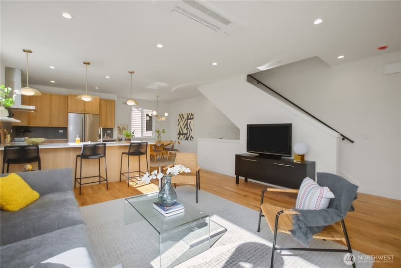 Property photo for 4469 Linden Avenue N, Seattle photo 6