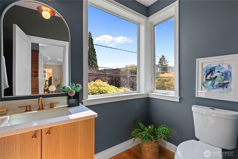 Property photo for 4469 Linden Avenue N, Seattle photo 11