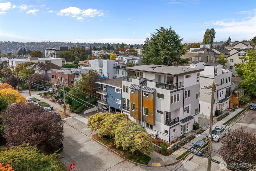Property photo for 4469 Linden Avenue N, Seattle photo 31