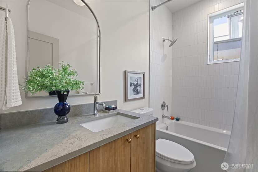 Property photo for 4469 Linden Avenue N, Seattle photo 17