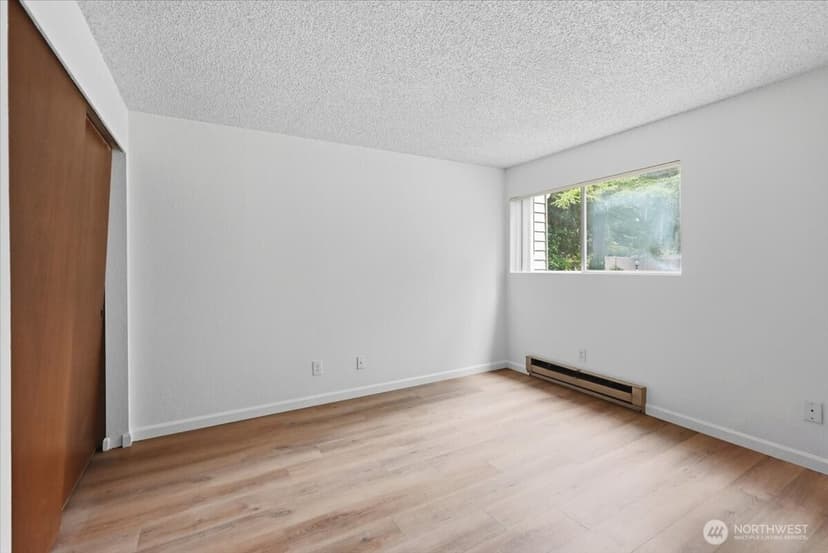 Property photo for 19433 28th Avenue NE #B, Lake Forest Park photo 14