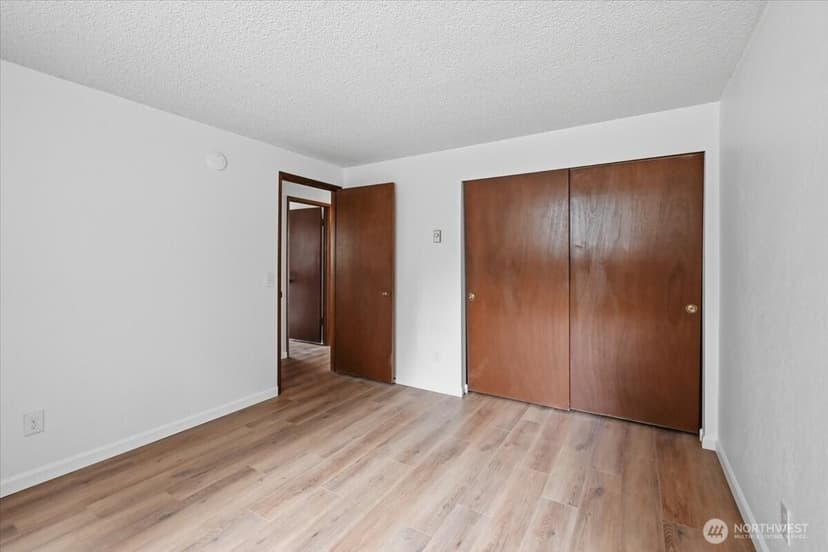 Property photo for 19433 28th Avenue NE #B, Lake Forest Park photo 16