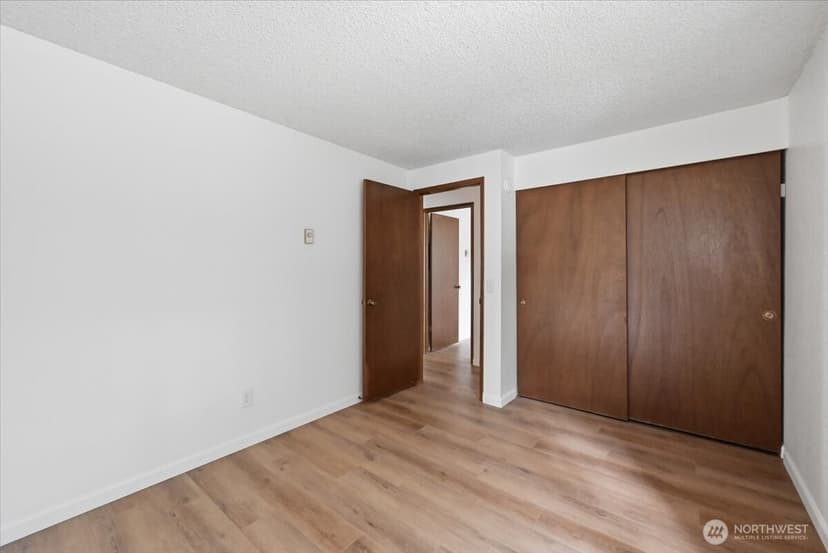 Property photo for 19433 28th Avenue NE #B, Lake Forest Park photo 12